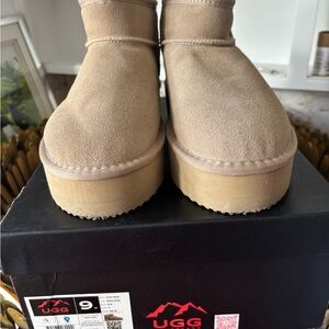 UGG Nee W9 Mini Platform Boots shipped from Australia. Worn once in the house